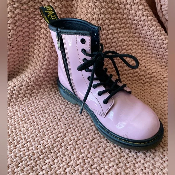 Doc Martin’s. - Picture 3 of 4